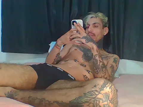 Snapshot of PitbullDiablo1 chatting on October 31, 2025, 7:31 am PitbullDiablo1 online show from October 31, 2025, 7:31 am