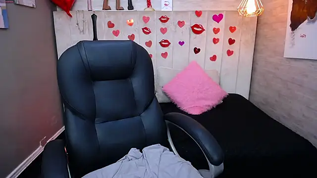 MaturePure online show from March 13, 2025, 1:43 am