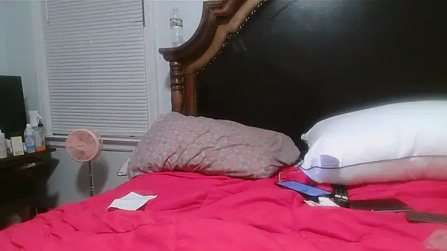 ebonyred online show from April 22, 2026, 1:41 am