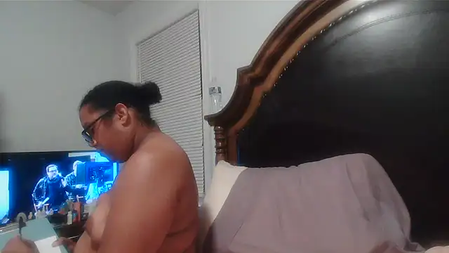 ebonyred online show from August 4, 2026, 1:42 am