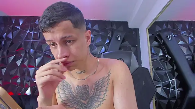 AgarEvans online show from April 10, 2026, 2:33 pm