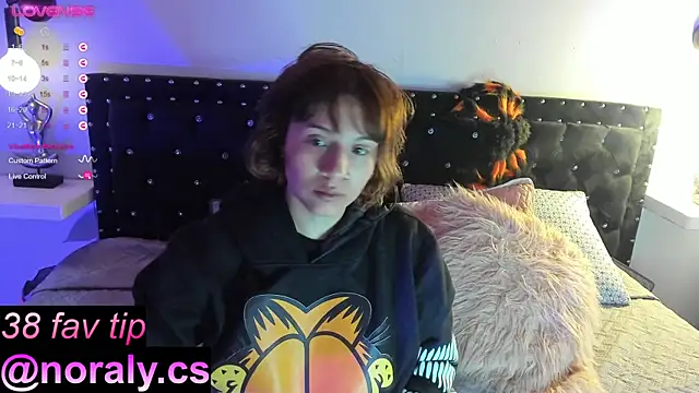 Snapshot of hey_noraly chatting on October 17, 2025, 4:04 am hey noraly online show from October 17, 2025, 4:04 am