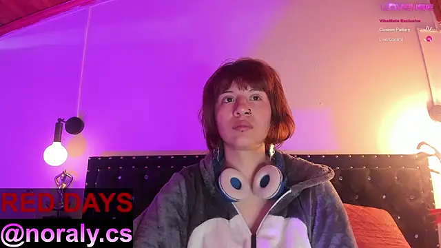 Snapshot of hey_noraly chatting on November 4, 2025, 4:00 am hey noraly online show from November 4, 2025, 4:00 am