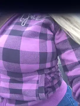 nicole valencia  online show from February 15, 2025, 8:43 pm