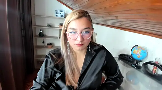  sweetcarla online show from January 23, 2025, 4:37 pm