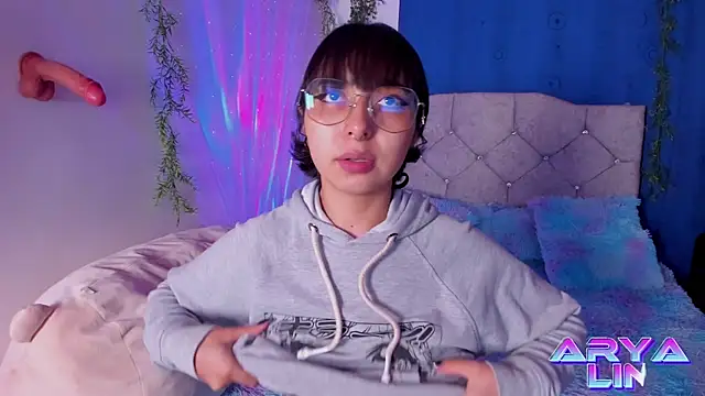 arysUwU online show from March 23, 2025, 2:15 am