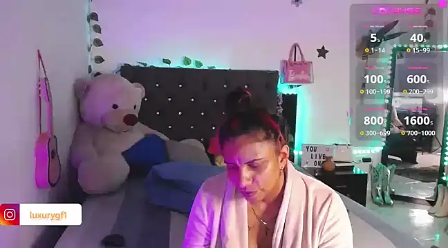 Pocahontaslovex online show from January 12, 2025, 4:18 pm