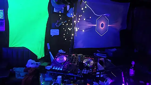 tayshie online show from February 8, 2025, 11:22 am