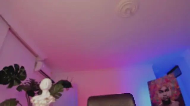 Snapshot of Taylor__foxxx chatting on February 6, 2025, 4:10 am Taylor foxxx online show from February 6, 2025, 4:10 am