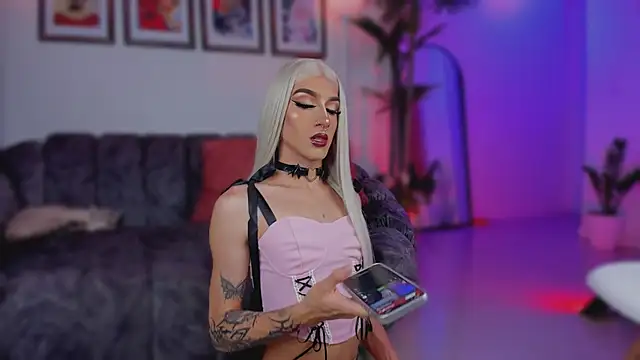 Snapshot of Taylor__foxxx chatting on October 21, 2025, 4:57 am Taylor foxxx online show from October 21, 2025, 4:57 am