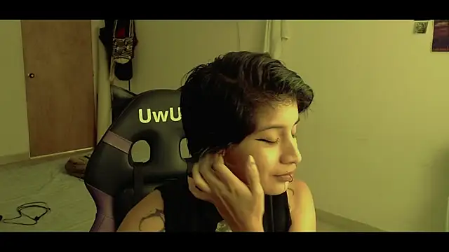 Snapshot of _Apola_77 chatting on March 13, 2025, 9:16 pm Apola 77 online show from March 13, 2025, 9:16 pm