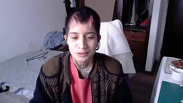 Snapshot of _Apola_77 chatting on October 4, 2025, 6:39 pm Apola 77 online show from October 4, 2025, 6:39 pm