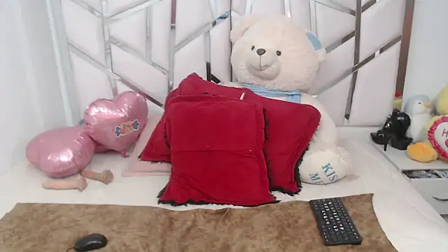 celestesouzalatin online show from September 28, 2025, 3:01 am