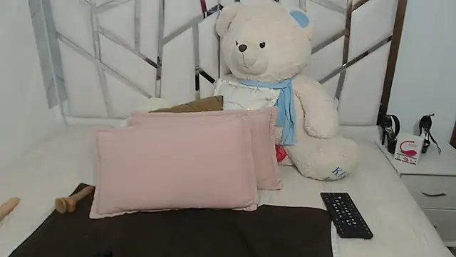 celestesouzalatin online show from July 18, 2026, 12:26 am