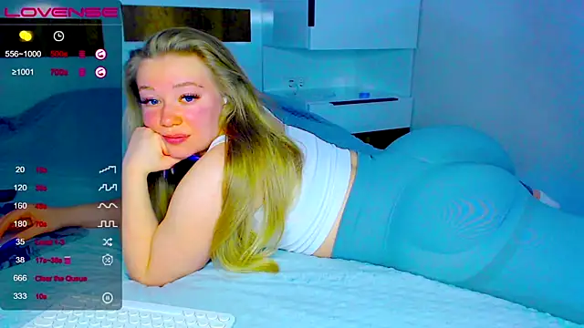 kitti kaattt online show from November 4, 2025, 10:47 am