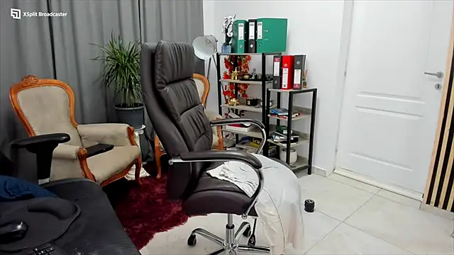 Snapshot of fireflowers_ chatting on December 14, 2024, 1:06 am fireflowers  online show from December 14, 2024, 1:06 am