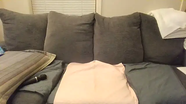 ImTheRealDLW online show from December 15, 2024, 10:04 pm