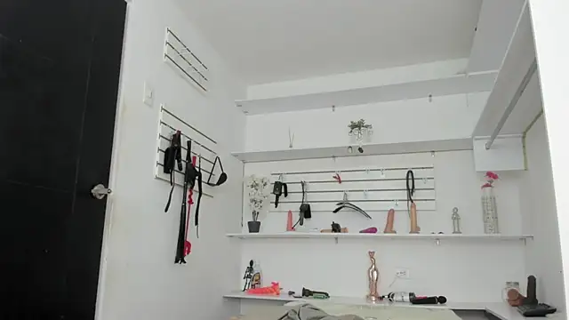 Snapshot of Alejandra_Dunn chatting on October 5, 2025, 1:42 pm Alejandra Dunn online show from October 5, 2025, 1:42 pm