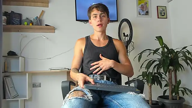 manucute 23  online show from October 28, 2025, 3:04 pm