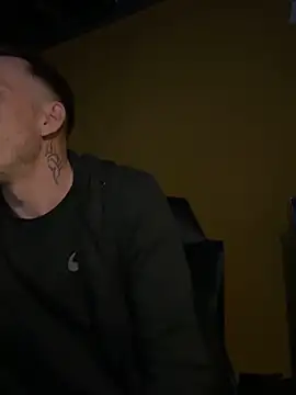 Zsombo21cm online show from April 19, 2026, 4:39 pm