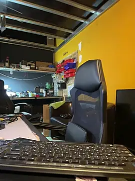 Zsombo21cm online show from April 25, 2026, 10:40 pm