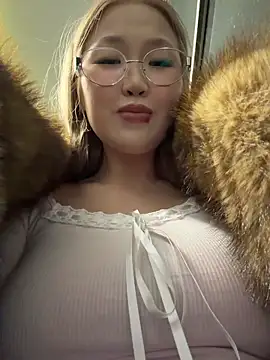 Snapshot of Aiko_Yumi chatting on February 20, 2026, 5:02 pm Aiko Yumi online show from February 20, 2026, 5:02 pm