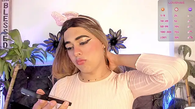 candy canne   online show from February 4, 2025, 8:49 pm