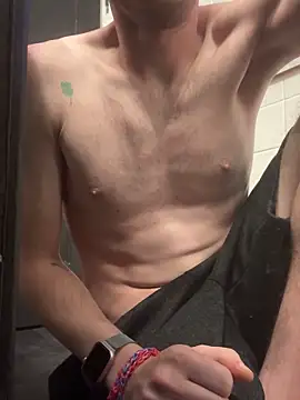 tleaper21101 online show from September 17, 2025, 3:24 pm