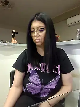 Snapshot of Milf_Abigail chatting on February 1, 2025, 4:14 am Milf Abigail online show from February 1, 2025, 4:14 am