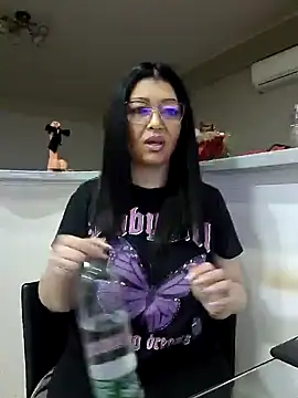 Snapshot of Milf_Abigail chatting on February 2, 2025, 12:19 am Milf Abigail online show from February 2, 2025, 12:19 am