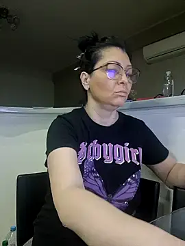 Snapshot of Milf_Abigail chatting on February 20, 2025, 11:21 pm Milf Abigail online show from February 20, 2025, 11:21 pm