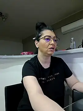 Snapshot of Milf_Abigail chatting on February 26, 2025, 11:37 pm Milf Abigail online show from February 26, 2025, 11:37 pm