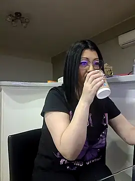 Snapshot of Milf_Abigail chatting on March 9, 2025, 12:53 am Milf Abigail online show from March 9, 2025, 12:53 am