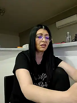 Snapshot of Milf_Abigail chatting on March 16, 2025, 4:20 am Milf Abigail online show from March 16, 2025, 4:20 am