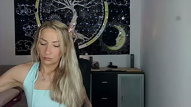 Snapshot of SexxyLiviaa chatting on June 18, 2026, 12:22 am SexxyLiviaa online show from June 18, 2026, 12:22 am
