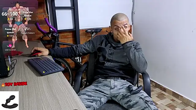 Snapshot of Marck_Muscle chatting on November 23, 2025, 4:23 am Marck Muscle online show from November 23, 2025, 4:23 am