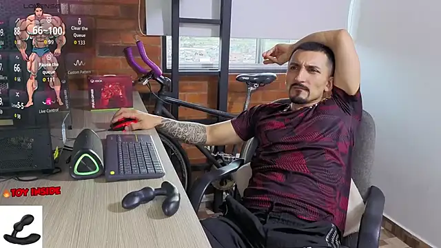 Snapshot of Marck_Muscle chatting on July 14, 2026, 11:10 pm Marck Muscle online show from July 14, 2026, 11:10 pm