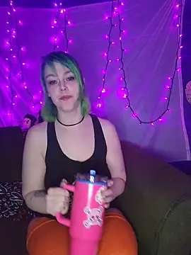 EverlyEster online show from May 15, 2026, 3:24 am