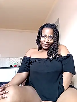 Snapshot of ThaBundaa chatting on February 8, 2026, 1:47 pm ThaBundaa online show from February 8, 2026, 1:47 pm