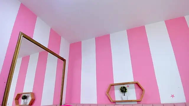 ISABELLA 020 online show from April 13, 2026, 12:10 pm