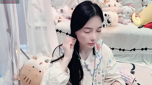 Snapshot of AKiKi711 chatting on June 14, 2026, 4:47 am AKiKi711 online show from June 14, 2026, 4:47 am