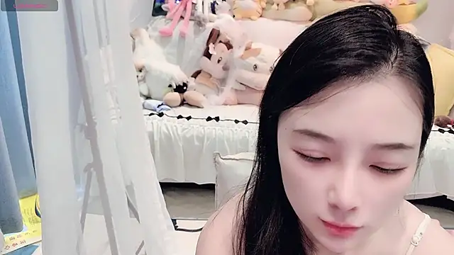 Snapshot of AKiKi711 chatting on July 19, 2026, 5:11 am AKiKi711 online show from July 19, 2026, 5:11 am