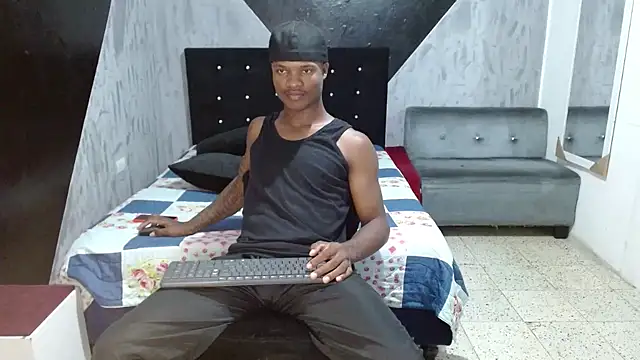 MiguelAngelxl online show from January 17, 2026, 5:27 pm