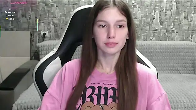 Snapshot of MissMiaCutie chatting on October 7, 2025, 4:15 pm MissMiaCutie online show from October 7, 2025, 4:15 pm