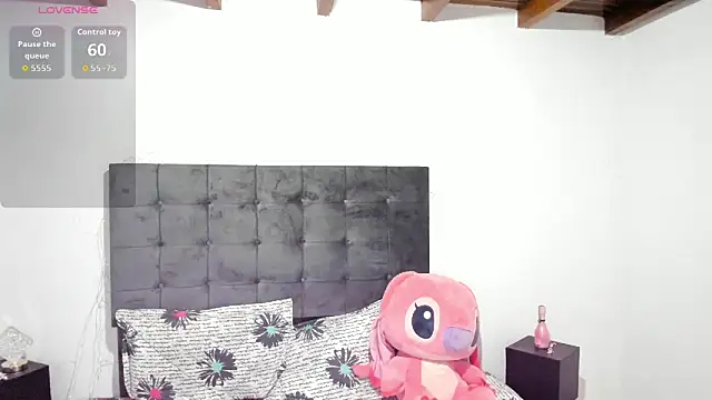 Kylie2211 online show from October 31, 2025, 11:44 am