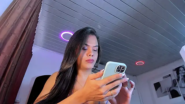 LatinVenuz online show from February 19, 2025, 3:16 pm