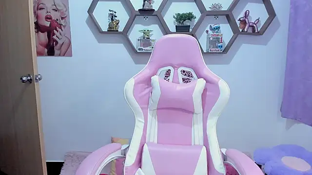 SharonSander online show from November 15, 2025, 10:15 pm