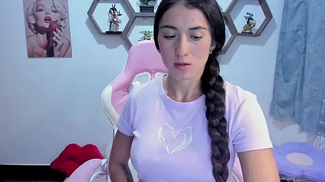 Snapshot of SharonSander chatting on February 4, 2026, 11:53 pm SharonSander online show from February 4, 2026, 11:53 pm