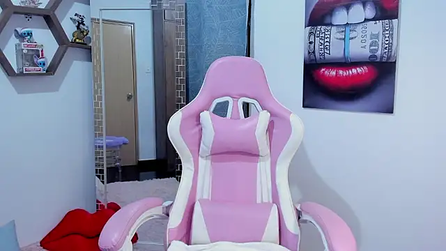 Snapshot of SharonSander chatting on February 11, 2026, 1:10 am SharonSander online show from February 11, 2026, 1:10 am