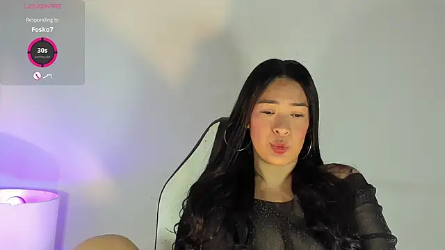 bella hadid1  online show from February 8, 2025, 11:44 am